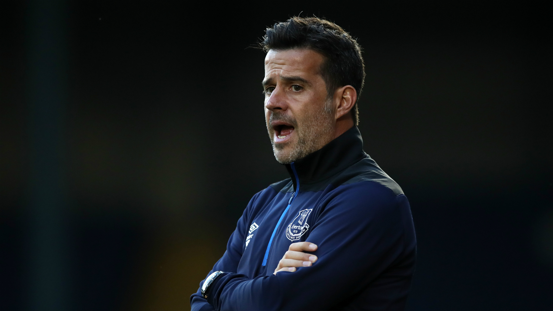 帮助他在比 帮助他在比